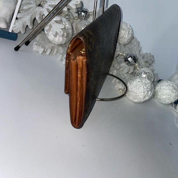 AUTHENTIC 🎖️ Louis Vuitton Monogram Sarah Wallet - Picture 4 of 14